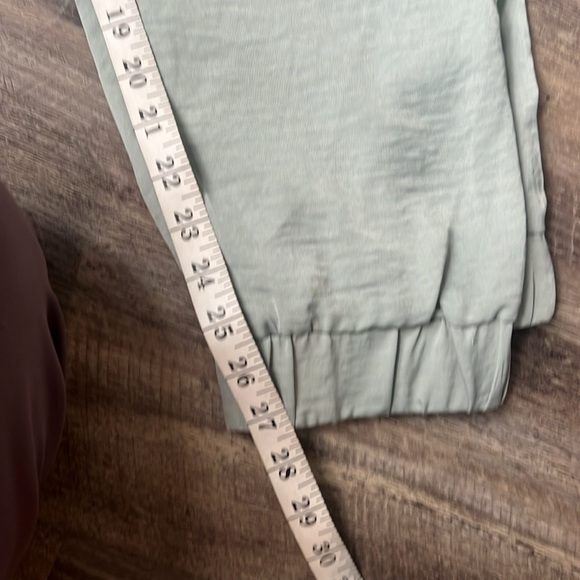 Calvin Klein NWT Lightweight Silky Soft Jogger Pants Size Medium = - Picture 8 of 8
